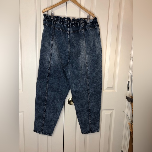 America Vintage Women’s Blue Jeans - Picture 2 of 6